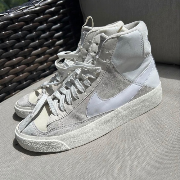 Nike Blazer Mid Youth sz 4 EUC - Picture 1 of 6